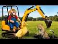 Download Lagu Monkey Farmer And Duckling Uses Excavator To Rescue Leopard From Abandoned Well - Monkey Farm Work