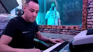 نسقسي ونشوف في سوق الدلالة شيخ عليا بالصح 