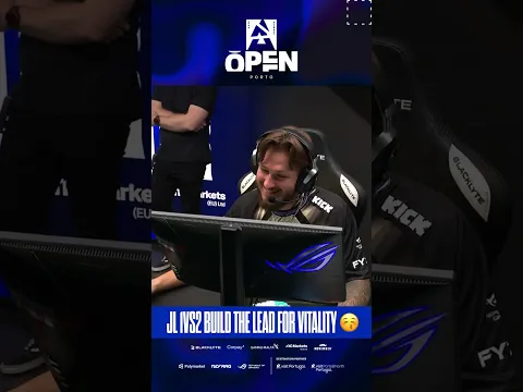It just feels right seeing jL back clutching it up on the main stage again 🥰