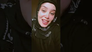 صارلي زمان مخجلتش من وحده بتطلع فيا 