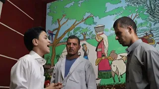 ابن يضرب ابوه ويطرده من المنزل بسبب ال 