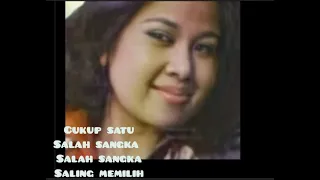 Download Cukup satu Elvy - Meggy z - Wiwik abidin - titing Yeni bersama OM Purnama. MP3