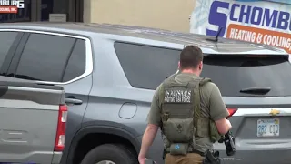 Local law enforcement helps US Marshals search for wanted Kansas man