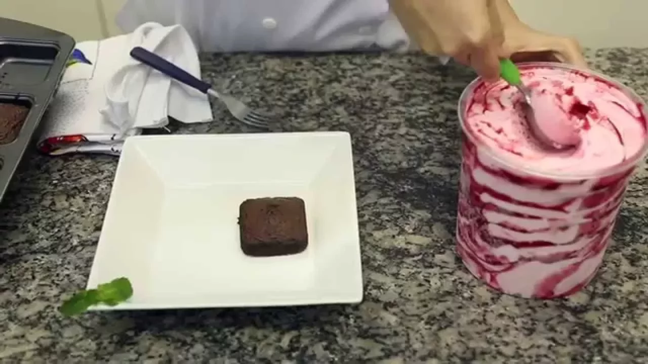 RECEITA DE BROWNIE DE CHOCOLATE COM NOZES