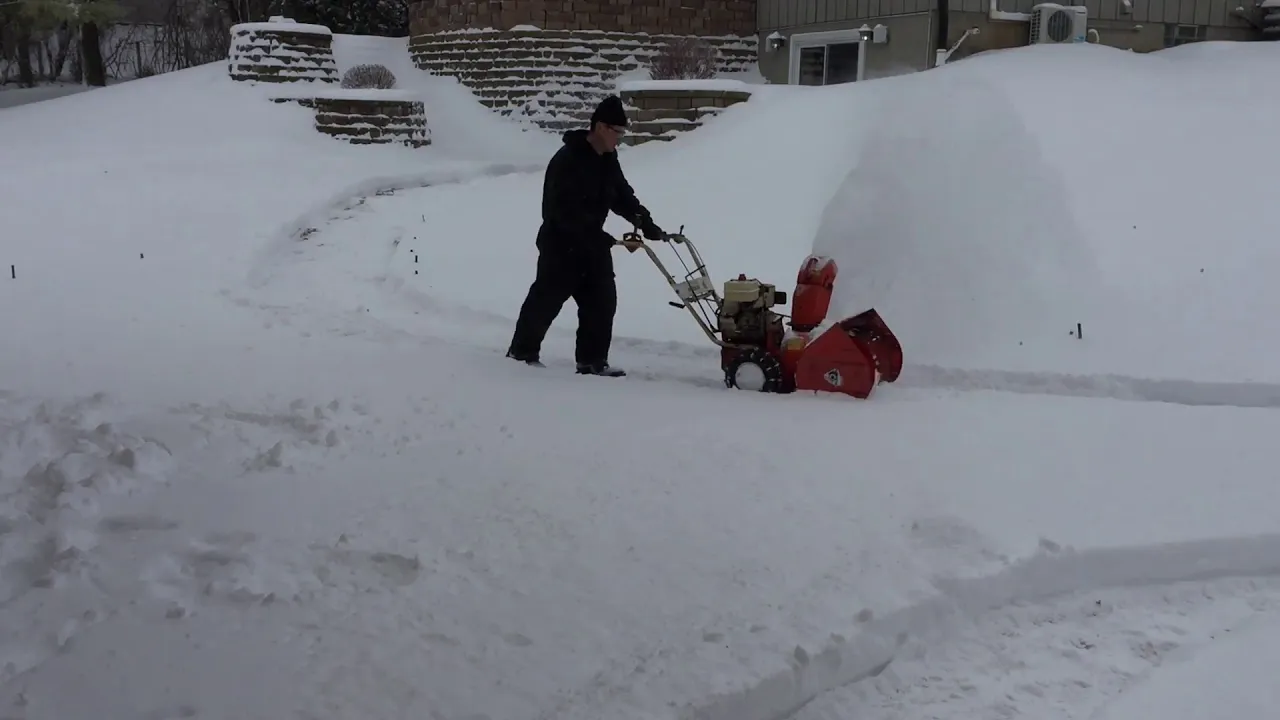 1970 ish Ariens snow blower 6hp  first start of the season KIND OF