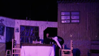 لم يعد لديها خيار آخر من عرض مسرحية البطة البرية هنريك إبسن 