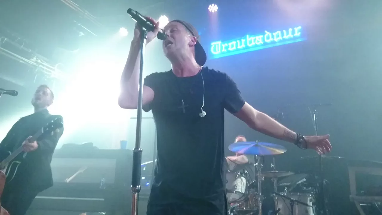 "Let's hurt tonight" OneRepublic, Live at The Troubadour (Los Angeles, 10/08/16)