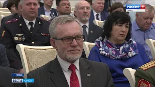 Александр Бурков вручил государственные награды