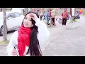 Download Lagu 女孩街头演唱网络热歌《听闻远方有你》歌声甜美，好听醉人！