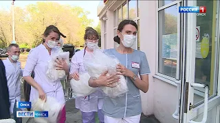 Омским медикам передали крупную партию защитных костюмов