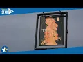Fashion model Jodie Kidd poses nude for new charity pub sign