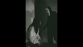 مسحت دموعي وقلت عادي مو أول مرة بنام زعلانة تعودت الوصف يا أنتوا 