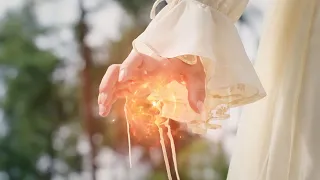 بنت طيبه بيقابلها شخص غامض ادالها اسورة سحريه وبيبدل مصيره معاها وبتكتشف انه ادالها قوة خارقة 