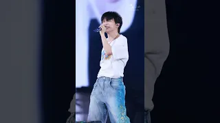20260913 周深 Charlie Zhou Shen《等光来》｜「深深的」巡回演唱会 台州站Day2_ 4K直拍