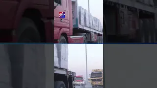 شاحنات المساعدات المصرية تتحرك من مصر باتجاه قطاع غزة  شاحنات المساعدات المصرية تتحرك من مصر باتجاه قطاع غزة