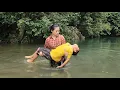 Download Lagu The poor girl saved the drowning boy.