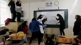 رقص دخترا تو مدرسه 