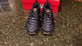 UNBOXING NIKE AIR VAPORMAX PLUS Metallic Gold Black ON FEET REVIEW 205