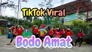 Download Bodo Amat - Julia Vio feat insan oi - senam kreasi - zumba - choreo - zin wawa MP3