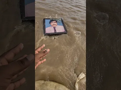 किसी ने अपने आर्मी से रिटायर्ड पिता की तस्वीर को कूड़े में फेंक दिया था 😥 🪖🪖 Respect Indian Army