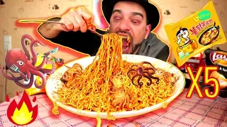 تحدي اكل كيلو اخطبوطات صغيرة مع النودلز الكوري الجديد بنكهة الجبنة والحار جدا مع شيبس ليز ناري عائلي 