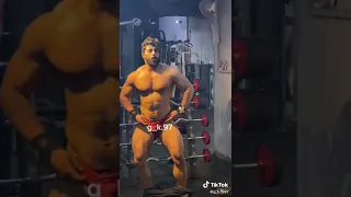 استعراض عضلات 