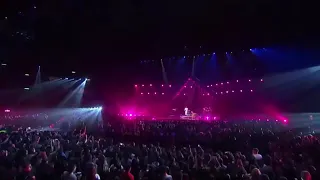 اغنيه اجنبيه حفله حماسيه اجمل بنت                     دندنها