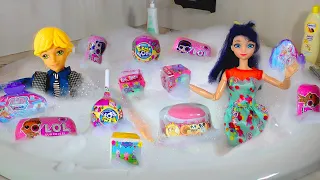 Marinette y Adrien buscan JUGUETES en PISCINA DE ESPUMA