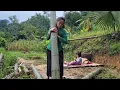 Download Lagu Single mother builds new house using bamboo for roof and foundation