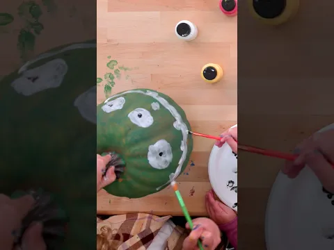 Paint a Pumpkin Your Way 🎃🎨 #shorts #pumpkinpainting #Crayola