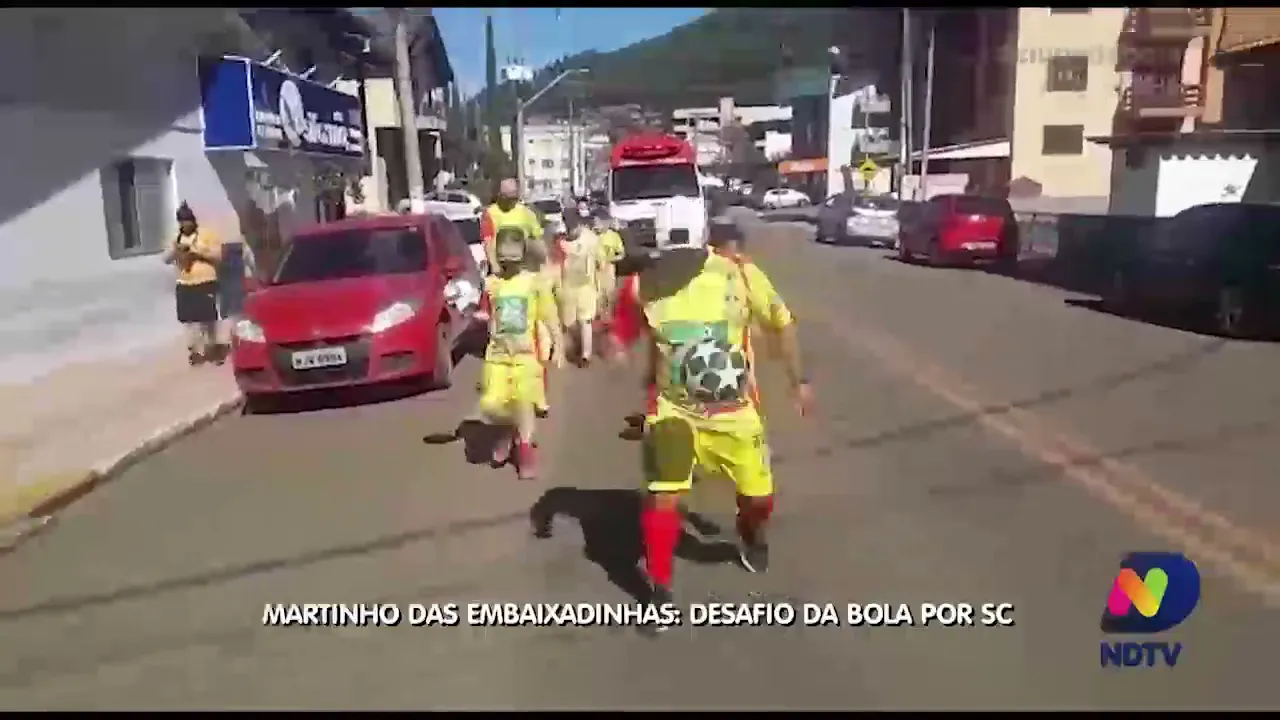 Martinho das embaixadinhas e o desafio da bola por Santa Catarina
