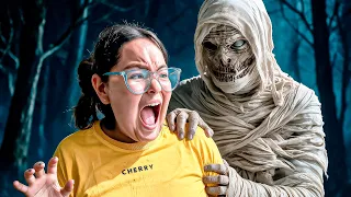 MI PAPÁ SE CONVIERTE EN MOMIA 😰 | Los Duran