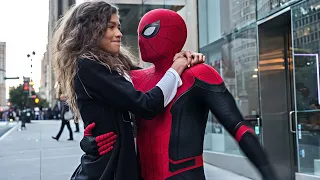 كل الناس بتعرف هوية سبايدر مان الحقيقة فبيضطر يعمل تعويذه عشان يخليهم ينسوا هويته الحقيقة 