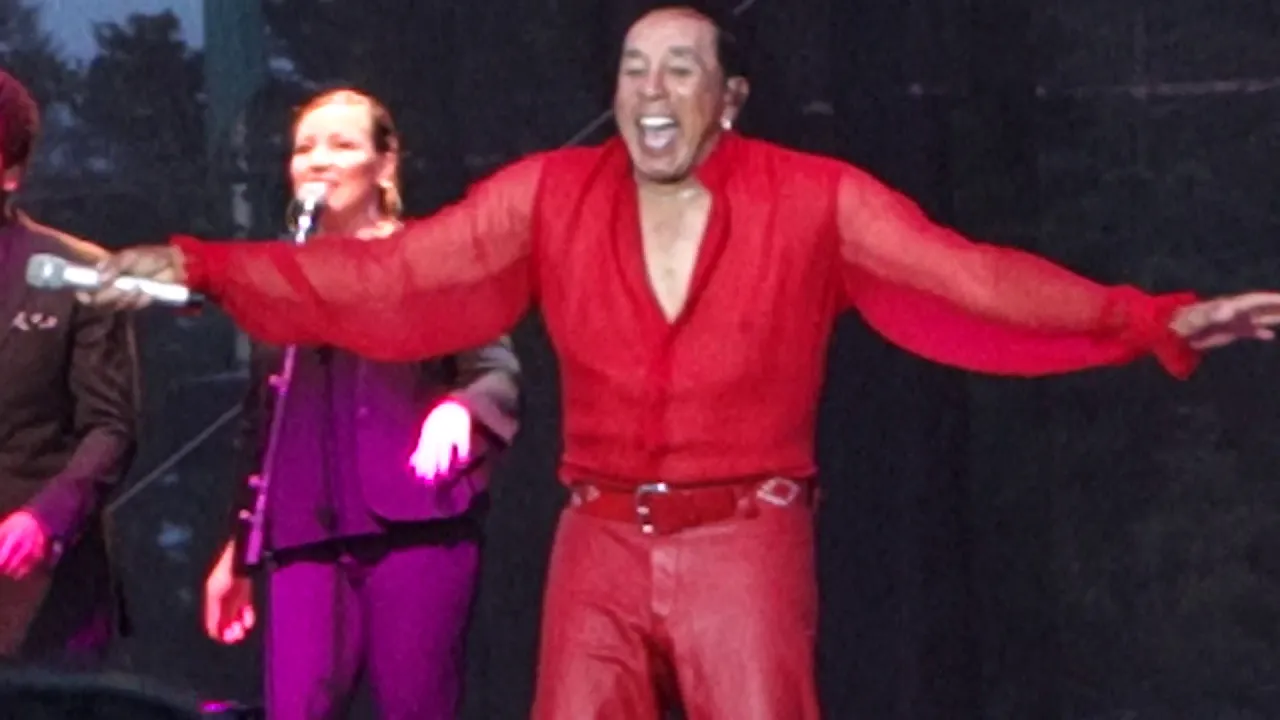 SMOKEY ROBINSON - "Just To See Her"  LIVE from Tulalip Resort Casino 7/12/19