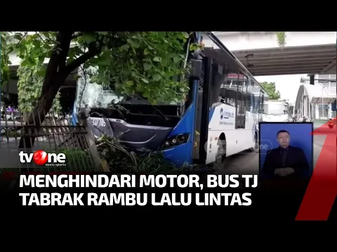 Lagi! Bus Transjakarta Kecelakaan, Kini Tabrak Pembatas Jalan Hingga Bagian Depan Hancur