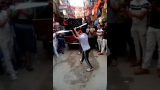 رقص على الحق الفاضى بالسكاكين 