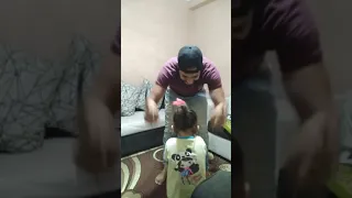 اب بعذب ابنته بطريقه وحشيه 