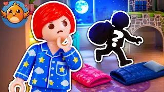 DIEBSTAHL bei ÜBERNACHTSUNGSPARTY! Wer hat Julians Bonbons? Familie Vogel | Playmobil Film Deutsch