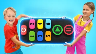माइक और एलिस मैजिक रिमोट कंट्रोल से खेलते हैं - बच्चों के लिए कहानियाँ