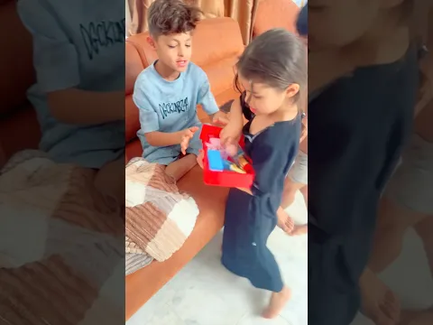 اخذت عطون امه 😂