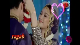 واني احبك دون سبب انا لو بايدي اصرخ هقول للكون بحبك 