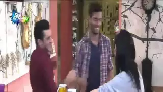 الجزائري انيس يقبل المغربية حنان الخضر و رافاييل يغار 