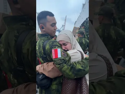 tidak tega melihat istri menangis dipelukan suaminya