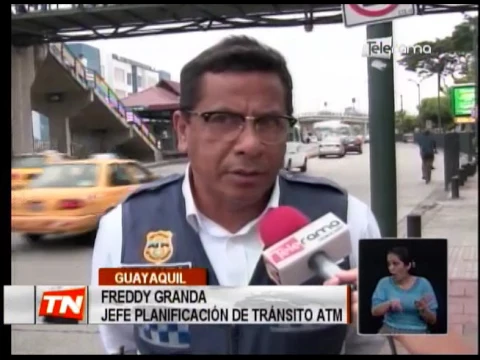 Multa de 375 dólares por invadir carril en av. Las Américas