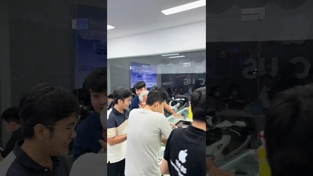 Miếng dán kính cường lực iPhone 15 Pro JCPAL