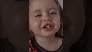 اصغر بنت تغني اغنية تركية المشهورة بصوتها صوتها بتجنن والله  اصغر بنت تغني اغنية تركية المشهورة بصوتها صوتها بتجنن والله