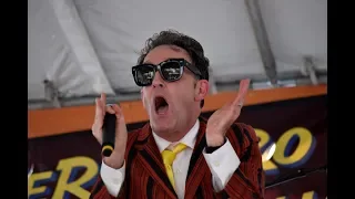 Tom Kenny Performs The Spongebob Squarepants Theme Live 