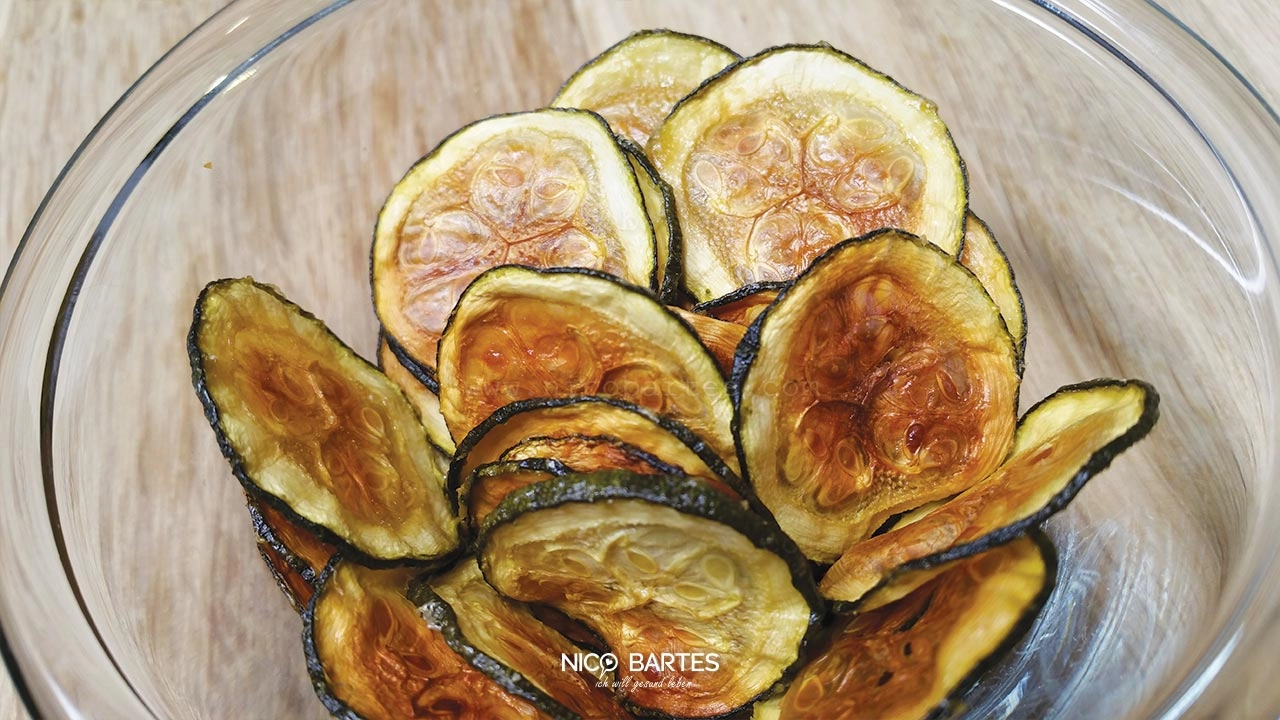 Buntes Ofengemüse mit Kartoffeln  /  Einfaches Rezept & super schnell zubereitet. 