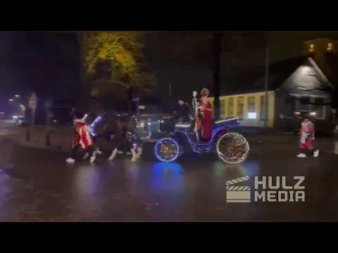 Video Sfeerbeelden van de verlichte sinterklaasintocht in Elspeet in 2025, gepubliceerd door Hulz Media.
