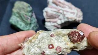 تحديد انواع الاحجار الكريمة باستخدام الضوء البنفسجي، وهل يفيد في تحديد الاحجار الصناعية والطبيعية